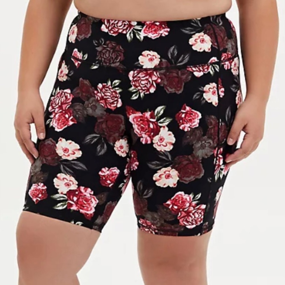 Torrid Women’s Plus Size Black Floral Wicking Bike Short Size 1X